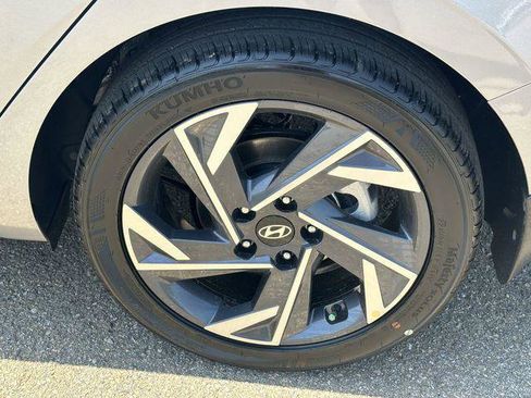 New 2025 Hyundai Elantra SEL image 19