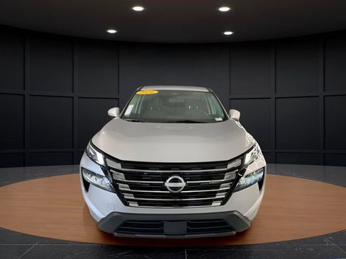 Used 2024 Nissan Rogue SV image 8