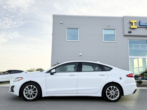 Used 2020 Ford Fusion SE FWD image 11