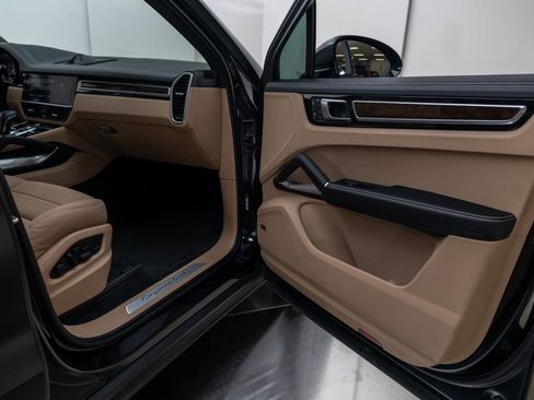 Used 2022 Porsche Cayenne Turbo image 21