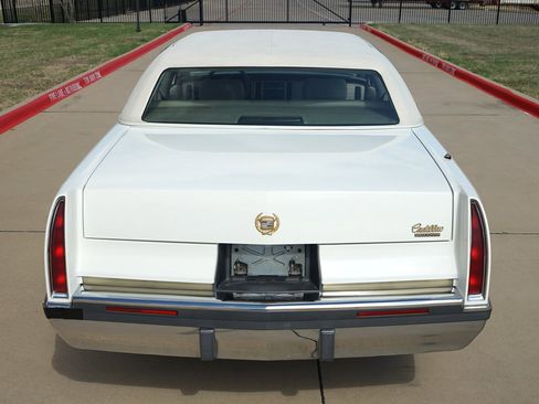 Used 1993 Cadillac Fleetwood Sedan image 11