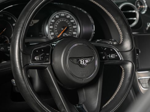 Used 2017 Bentley Bentayga image 36