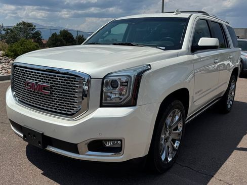 Used 2015 GMC Yukon Denali w/ Premium Package AWD/4WD image 3