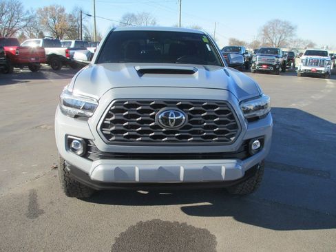 Used 2020 Toyota Tacoma TRD Sport image 11