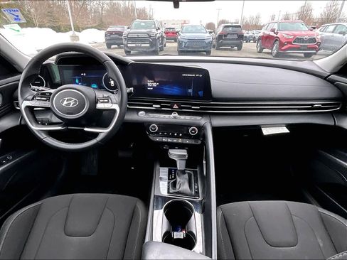 Used 2023 Hyundai Elantra SEL w/ Convenience Package image 21