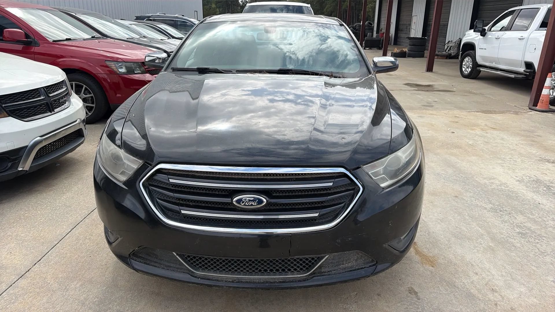 Used 2015 Ford Taurus Limited FWD image 2