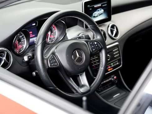 Used 2015 Mercedes-Benz CLA 250 image 9