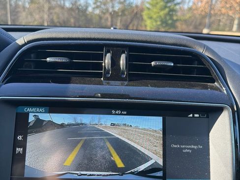 Used 2020 Jaguar F-PACE Prestige image 19