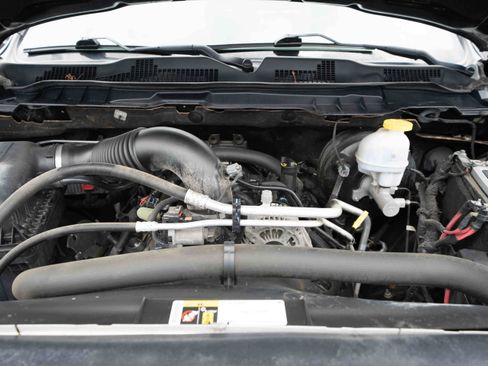 Used 2021 RAM 1500 4x4 Crew Cab Classic w/ Chrome Appearance Group image 29