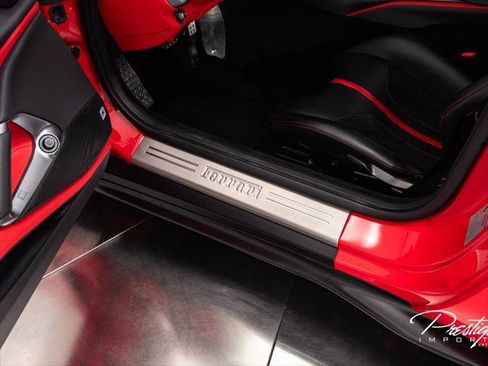 Used 2020 Ferrari 812 Superfast RWD image 23