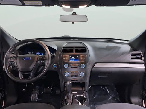 Used 2019 Ford Explorer XLT FWD image 16