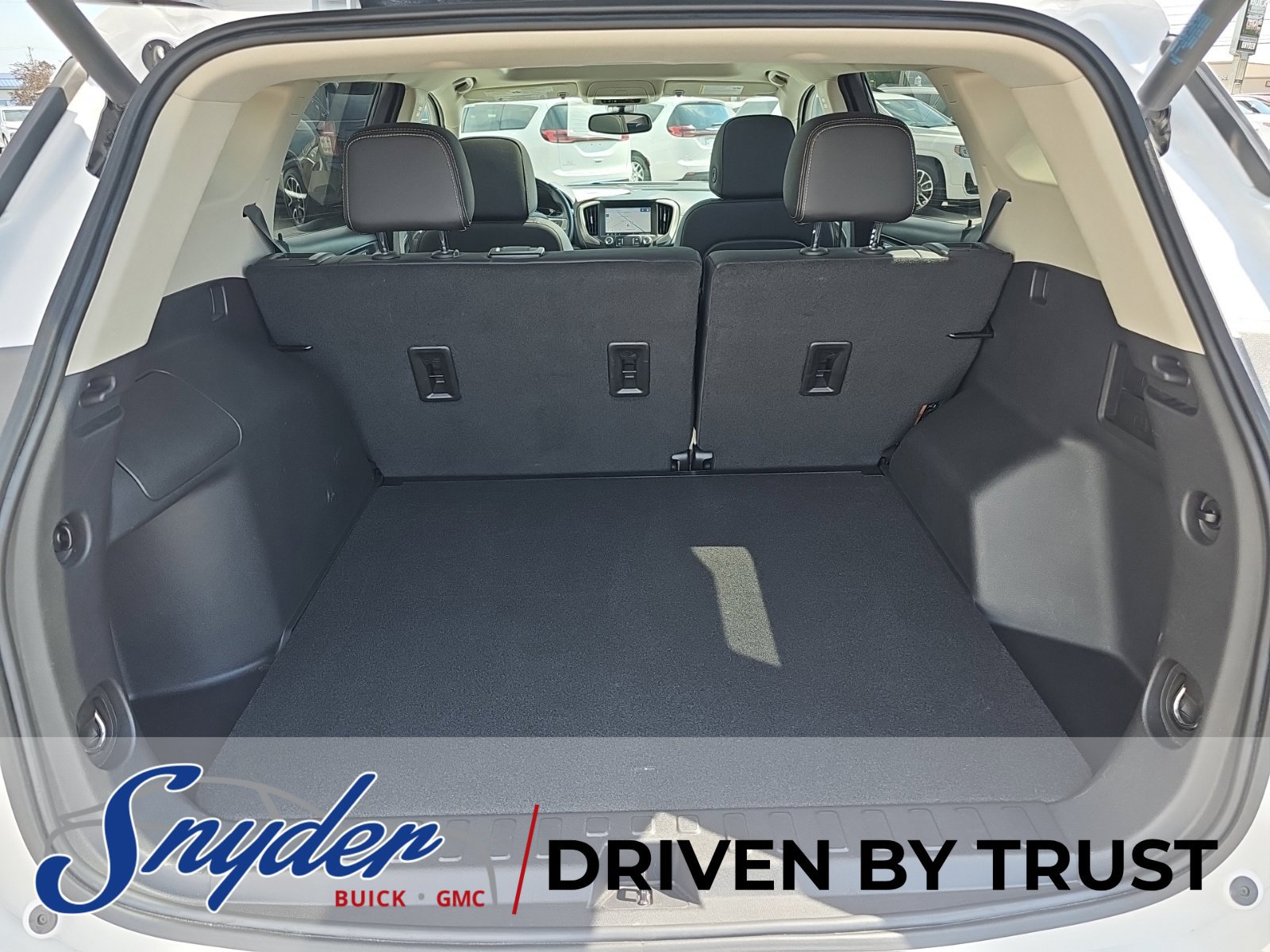Used 2024 GMC Terrain Denali w/ Denali Premium Package AWD/4WD image 32