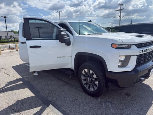 Used 2022 Chevrolet Silverado 2500 Custom w/ Custom Value Package AWD/4WD image 1
