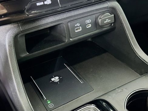 Used 2025 Honda Pilot TrailSport image 31