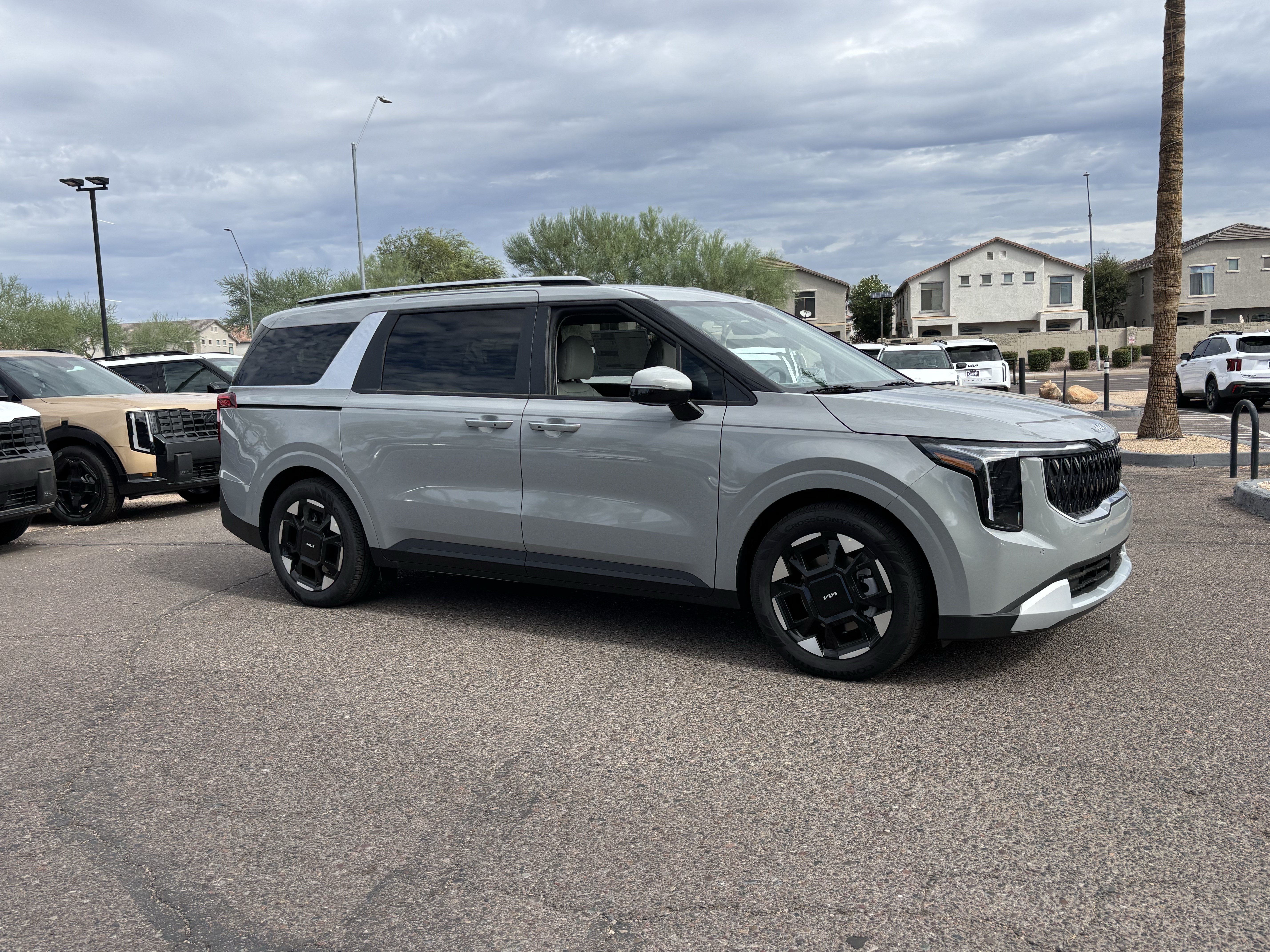 New 2026 Kia Carnival EX FWD image 32