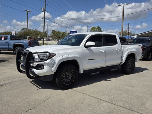 Used 2017 Toyota Tacoma SR5 w/ Tow Package image 3