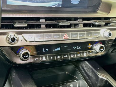 Used 2024 Kia Telluride LX FWD image 14
