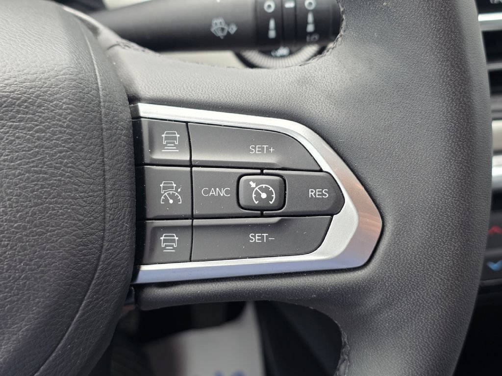 Used 2025 Jeep Compass Limited AWD/4WD image 36