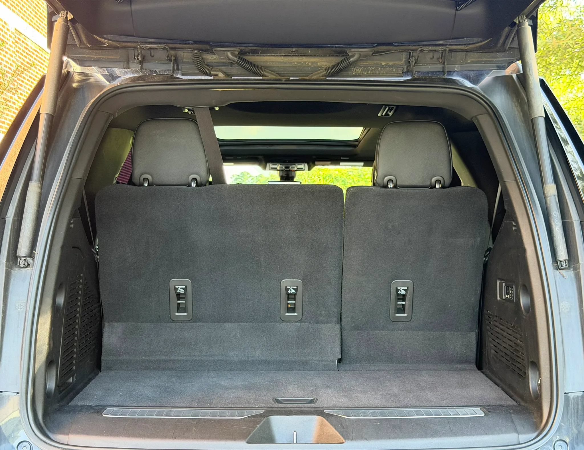Used 2021 GMC Yukon Denali w/ Denali Premium Package AWD/4WD image 28