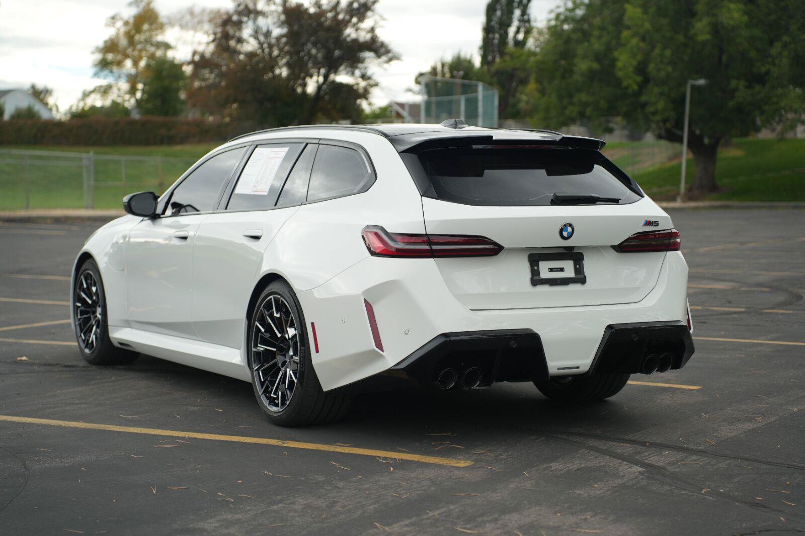 Used 2025 BMW M5 Touring AWD/4WD image 3