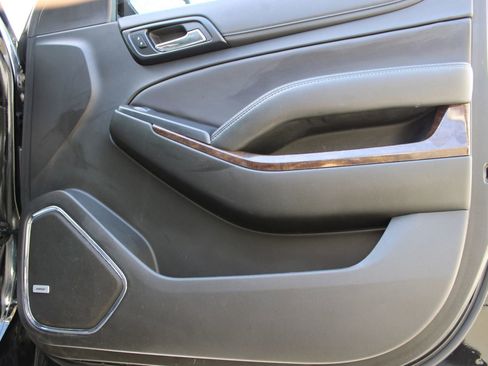 Used 2019 Chevrolet Suburban LT image 14