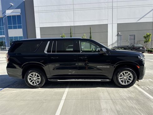 Used 2024 Chevrolet Suburban LT image 2