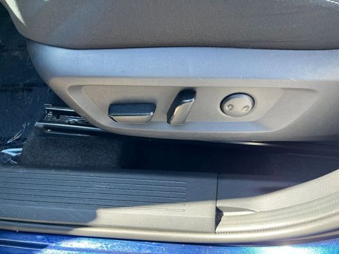 Used 2025 Nissan Rogue SV image 22