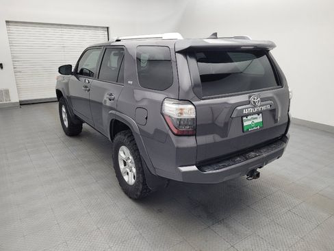 Used 2018 Toyota 4Runner SR5 AWD/4WD image 5