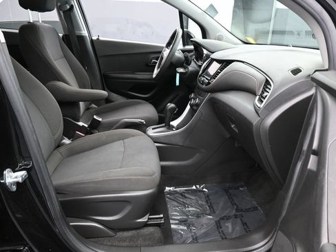 Used 2022 Chevrolet Trax LS AWD/4WD image 35