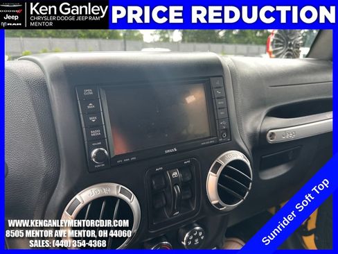 Used 2015 Jeep Wrangler Unlimited Sahara w/ Dual Top Group AWD/4WD image 15