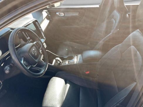 Used 2019 Volvo XC40 T5 Inscription image 11