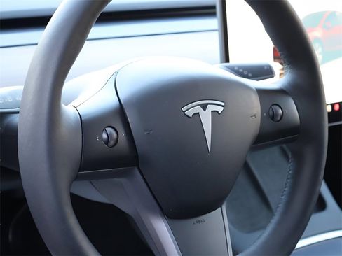 Used 2023 Tesla Model Y Long Range image 17
