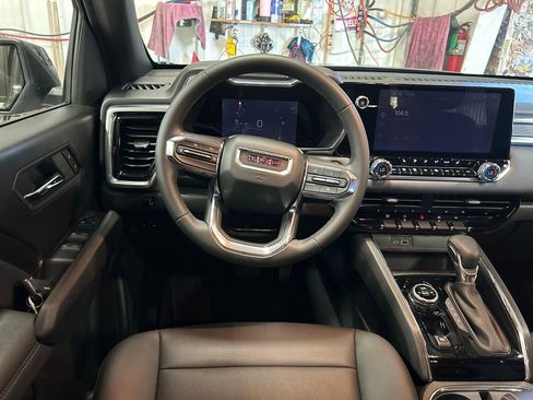 Used 2023 GMC Canyon Elevation w/ Elevation Premium Package AWD/4WD image 17
