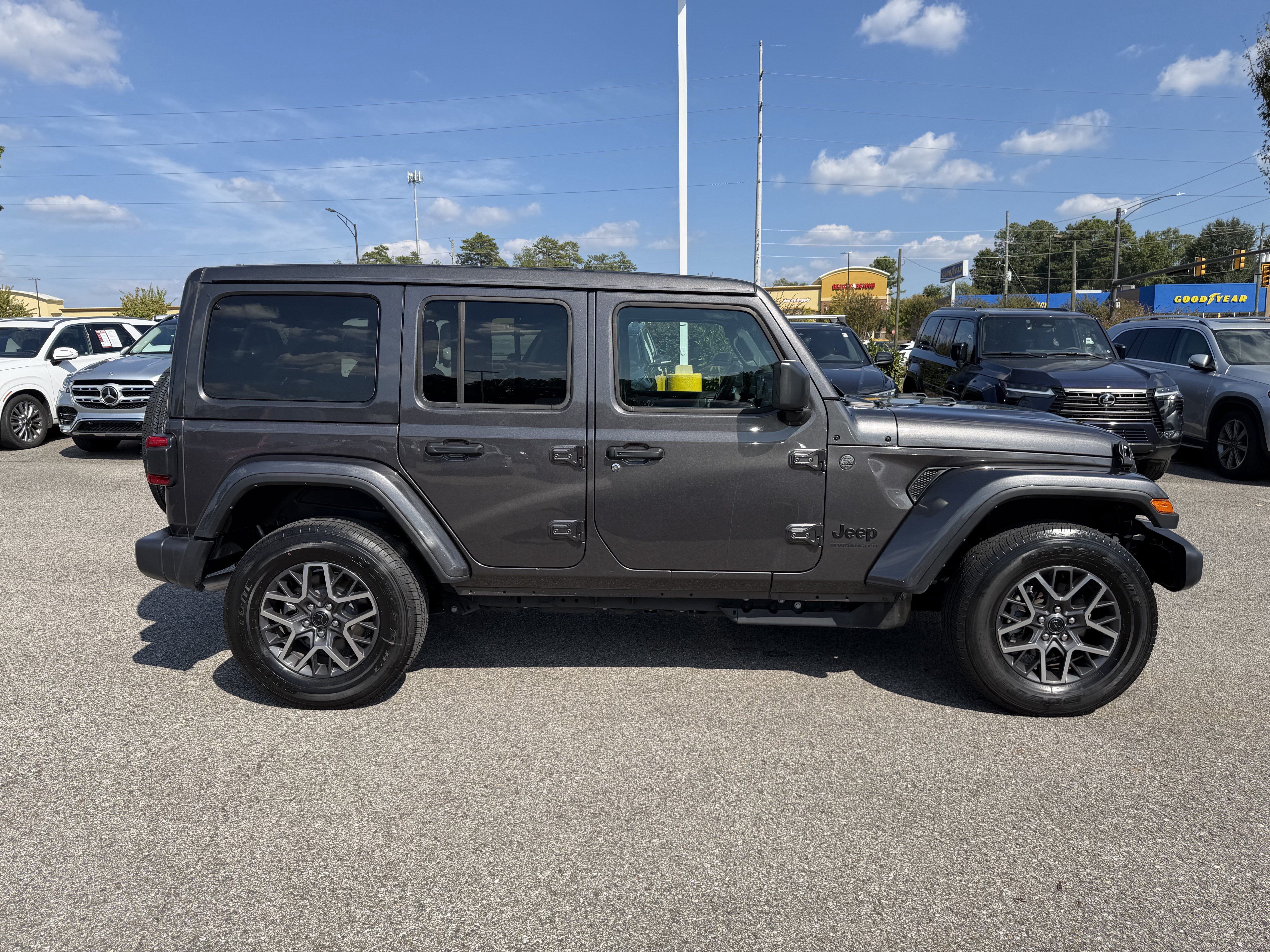 Used 2026 Jeep Wrangler Unlimited Sahara AWD/4WD image 11