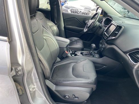 Used 2020 Jeep Cherokee Limited image 25