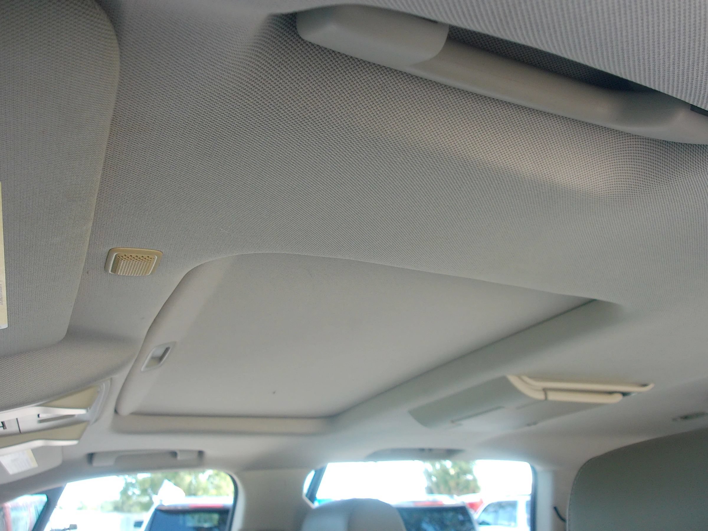Used 2015 Chevrolet Suburban LTZ RWD image 15