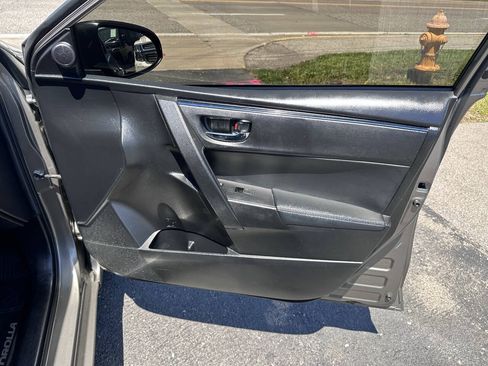 Used 2019 Toyota Corolla SE FWD image 11