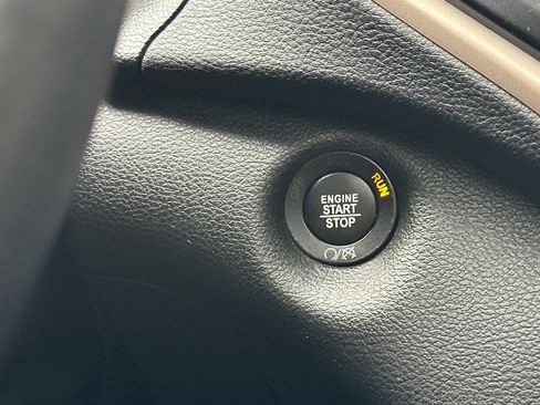 Used 2017 Jeep Cherokee Limited w/ Luxury Group image 26