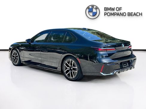 Used 2024 BMW 750e xDrive image 5