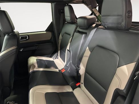 Used 2024 Ford Bronco Wildtrak image 10
