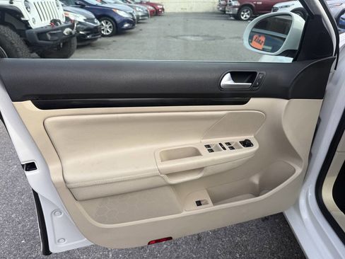 Used 2013 Volkswagen Jetta SE image 10