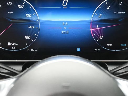 Used 2025 Mercedes-Benz GLC 300 4MATIC image 16