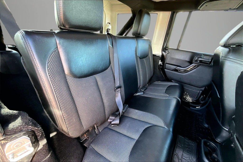 Used 2016 Jeep Wrangler Unlimited Sahara AWD/4WD image 21