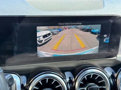 Used 2022 Mercedes-Benz GLB 250 4MATIC image 27