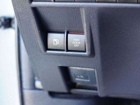 Used 2023 Toyota Sienna XSE image 18