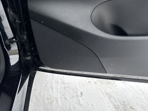 Used 2022 Tesla Model Y Long Range image 18