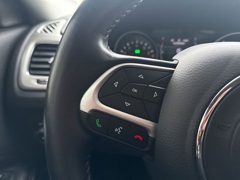 Used 2018 Jeep Compass Latitude w/ Cold Weather Group image 19