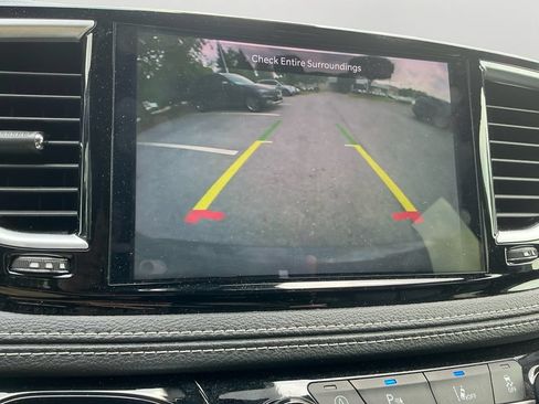 Used 2025 Chrysler Pacifica Limited FWD image 26