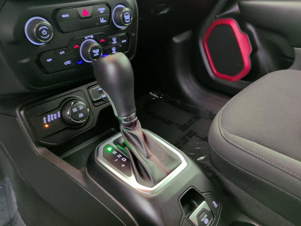 Used 2023 Jeep Renegade Trailhawk AWD/4WD image 38