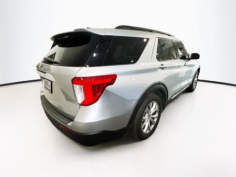 Used 2021 Ford Explorer XLT w/ Equipment Group 202A image 5